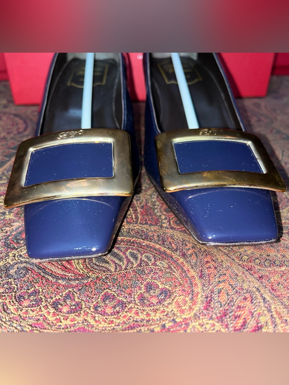 Roger Vivier Navy Patent Décolleté Bell Pumps w Gold Buckle - EU 38.5 - NWT - Picture 6 of 14